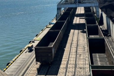 Вагоны после разгрузки в Малом порту предоставлено пресс-службой Малого порта