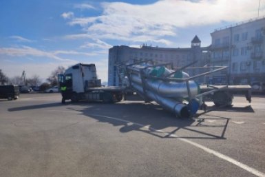 ДТП с трубовозом в Находке перед окнами мэрии ГАИ Находки