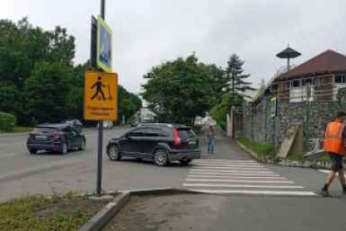 На Находкинском проспекте появился особый дорожный знак не для всех