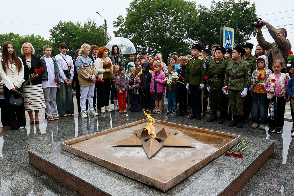 Свеча памяти и минута молчания: как Находка встретила День скорби