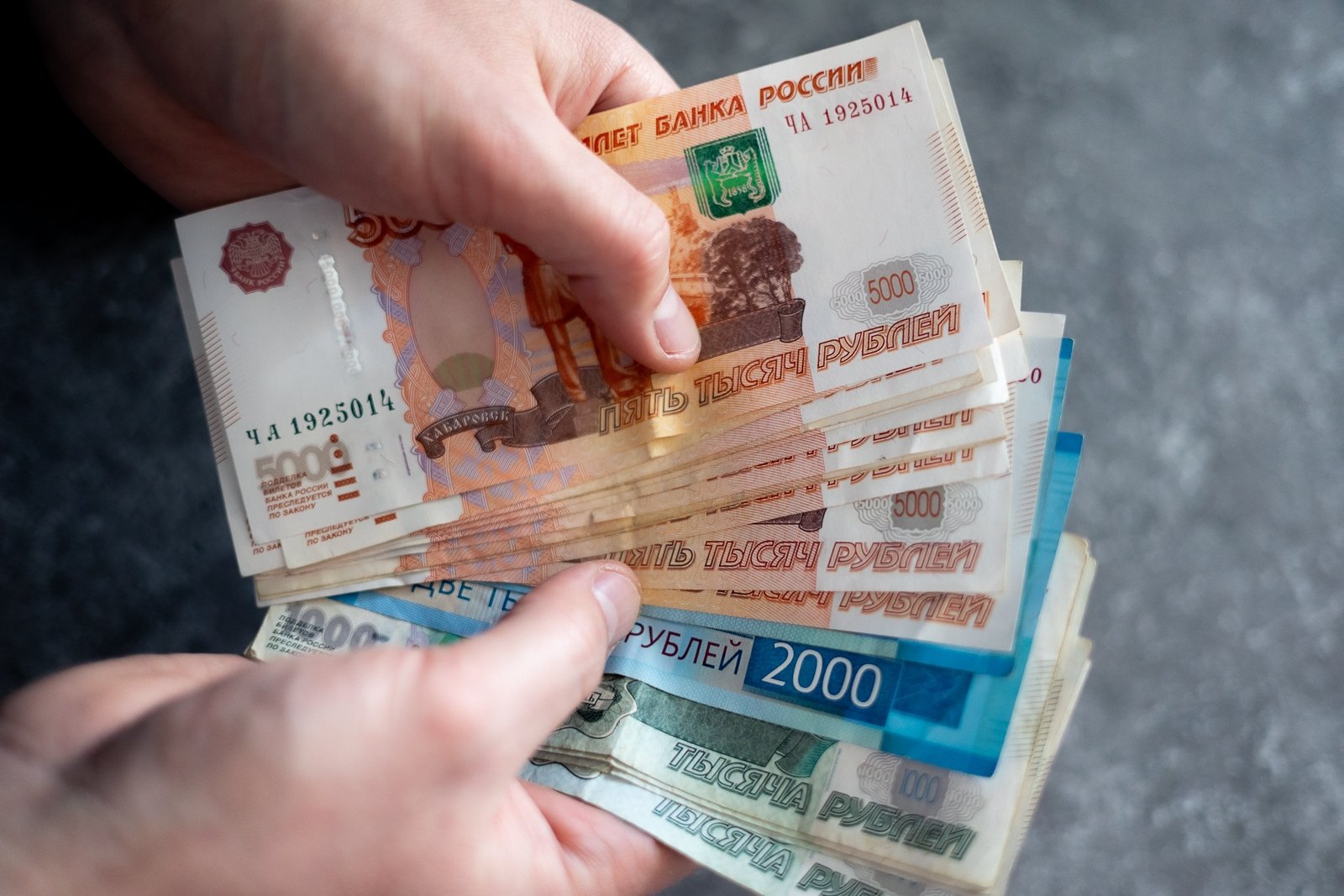 Названы четыре отрасли в России с зарплатой выше 200 тысяч рублей Илья Аверьянов, ИА PrimaMedia.ru
