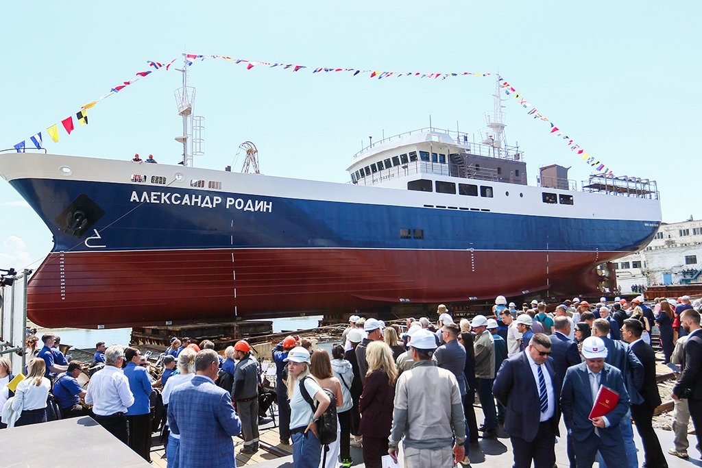 Очередной краболов спустили на воду на Находкинском судоремонтном заводе пресс-служба администрации НГО
