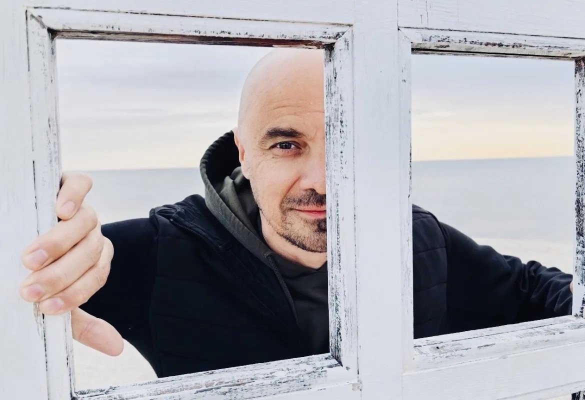 Влад Маленко: "Лети, лети,  лепесток, во Владивосток..."
